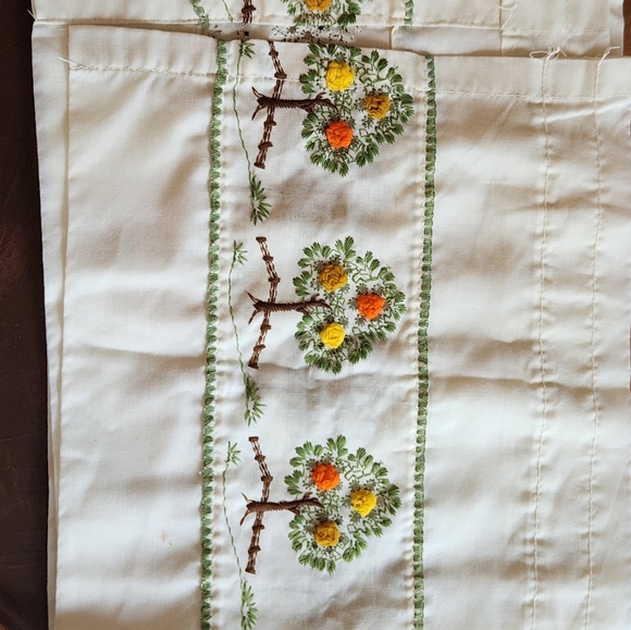 Vintage Curtain - Picture 1 of 2